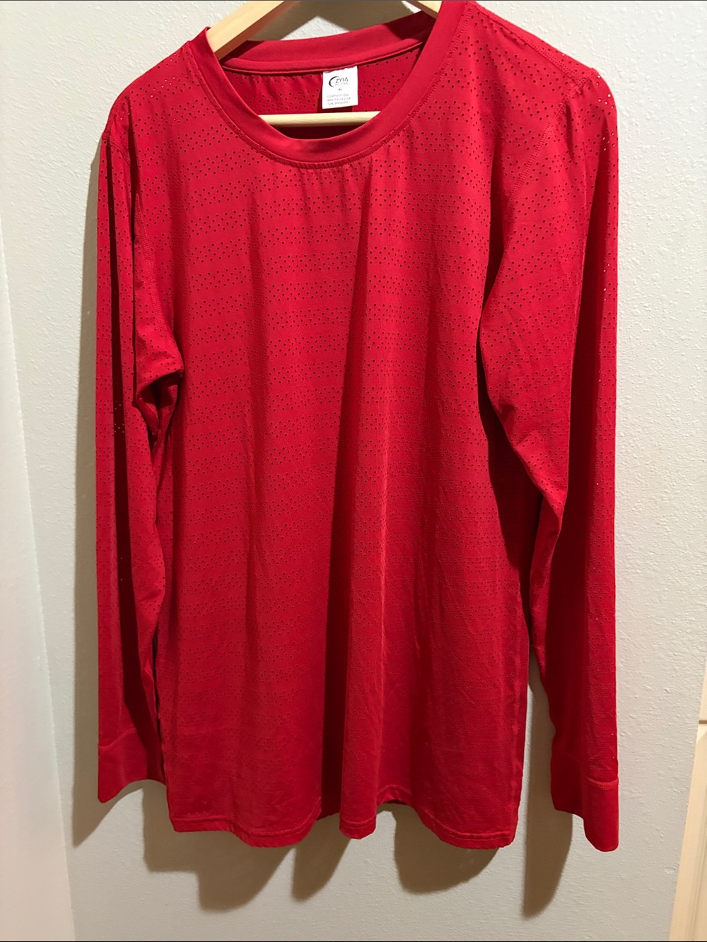Red Zyia Active Chill Long-Sleeve Perforated Performance Shirt (size XL)